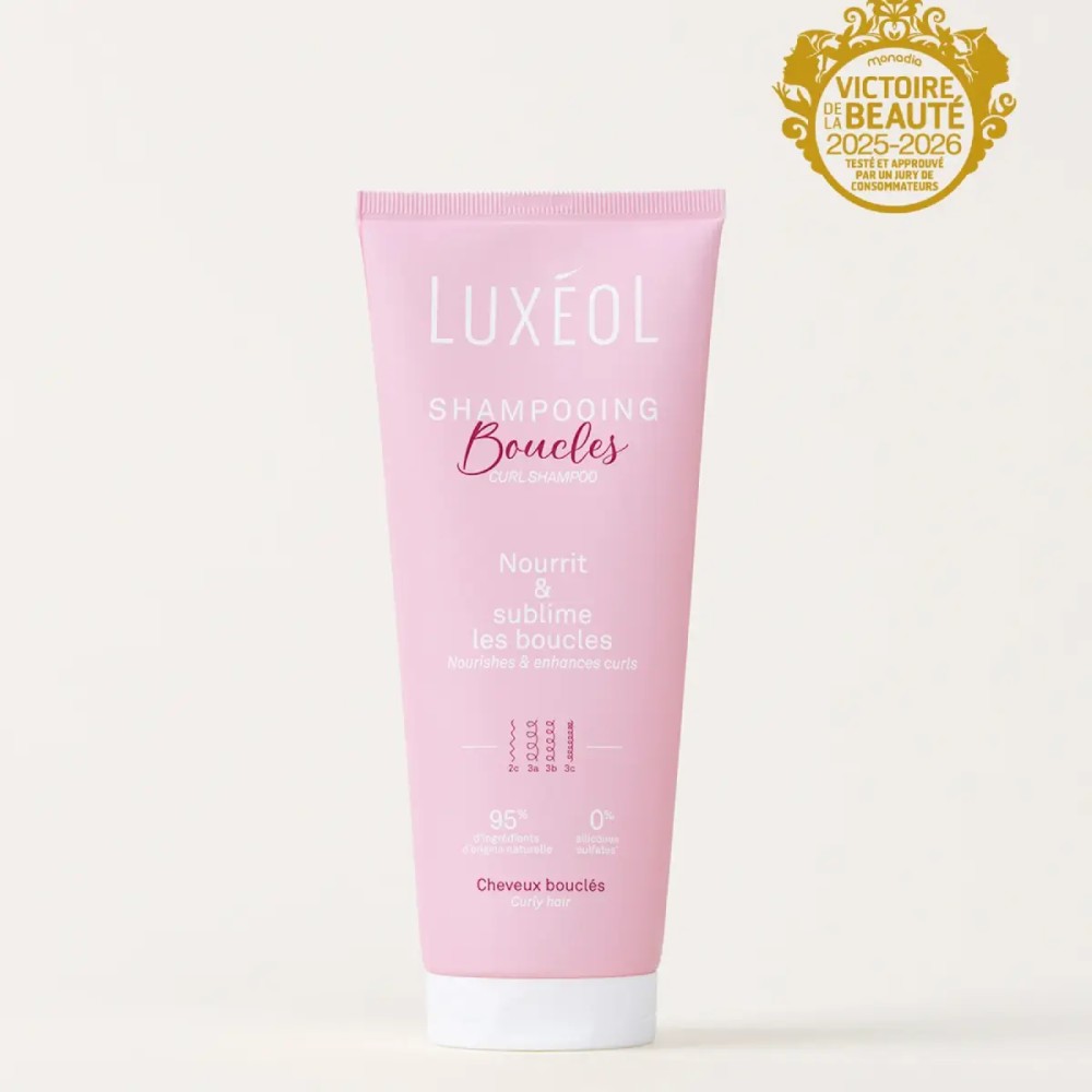 Shampoing Luxéol spécialement conçu pour nettoyer et prendre soin des cheveux bouclés.