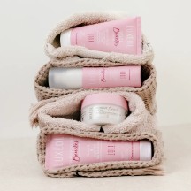 Luxéol Lockenroutine im praktischen Reiseformat zur Pflege von lockigem Haar unterwegs.